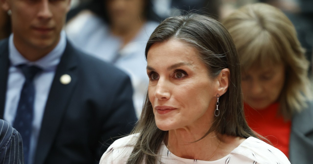 Letizia udowadnia, iż monarchia może być nowoczesna. Ta spódnica to hit