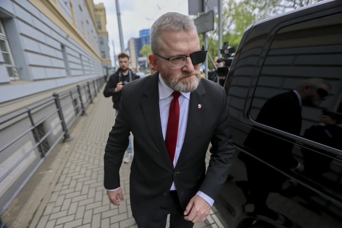Koalicja Obywatelska wciąż na pozycji lidera, Prawo i Sprawiedliwość minimalnie traci poparcie, a Konfederacja utrzymuje się na podium - to najważniejsze wnioski z najnowszego sondażu United Surveys by IBRiS dla Wirtualnej Polski. Największy wzrost w zestawieniu zanotowała Konfederacja Korony Polskiej, a największy spadek Lewica.