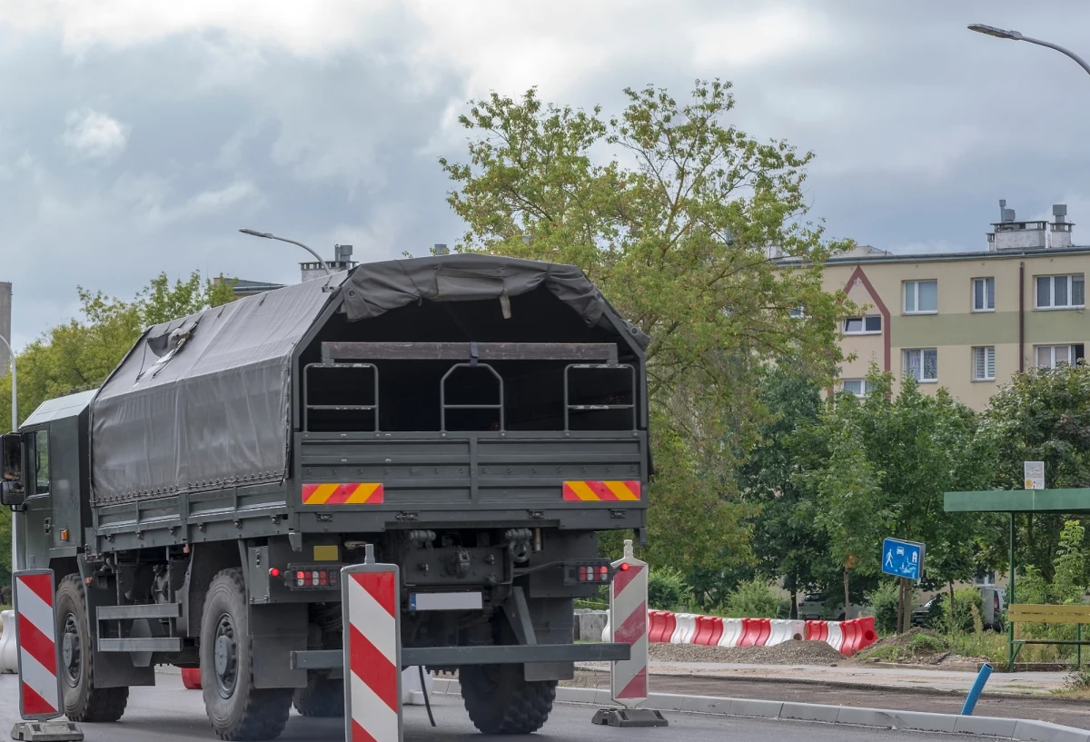 Na terenie elektrowni Połaniec w województwie świętokrzyskim znaleziono dwa niewielkie pociski artyleryjskie. Na miejsce zostali wezwani saperzy, powiadomiono także Agencję Bezpieczeństwa Wewnętrznego.