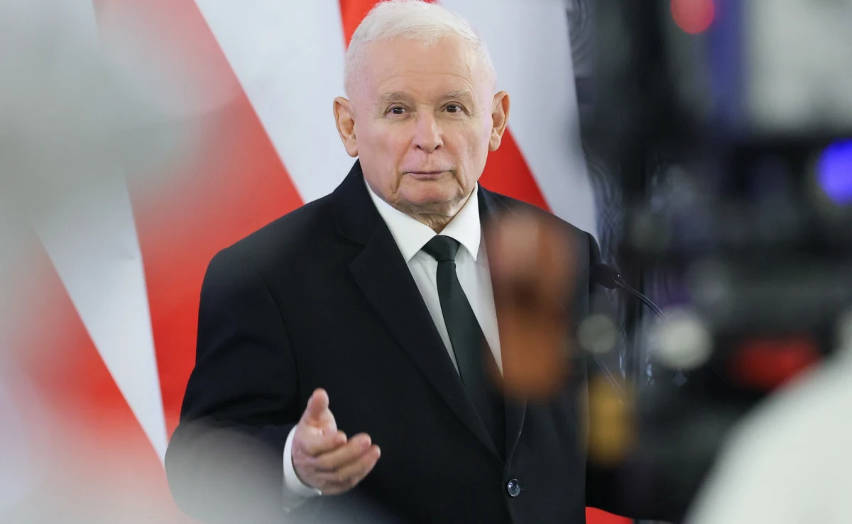 Prezes Prawa i Sprawiedliwości Jarosław Kaczyński ponownie zwrócił się do sympatyków partii z prośbą o finansowe wsparcie. Jak podkreślił, ugrupowanie boryka się z poważnymi brakami w budżecie, które na koniec roku mają sięgnąć 46 milionów złotych. Problemy finansowe PiS to efekt decyzji Państwowej Komisji Wyborczej oraz Ministerstwa Finansów dotyczących subwencji.