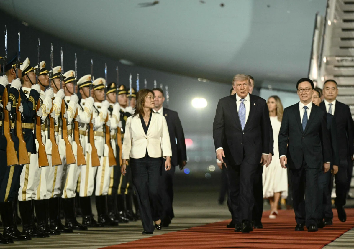 Samolot z prezydentem USA Donaldem Trumpem wylądował w środę w Pekinie. To pierwsza wizyta amerykańskiego przywódcy w Chinach od 2017 roku. Wśród spodziewanych tematów jego rozmów z przewodniczącym ChRL Xi Jinpingiem są napięte relacje handlowe, wojna USA z Iranem i Tajwan.