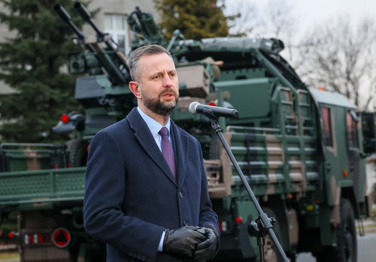 "Ta sprawa nie dotyczy Polski" - napisał na platformie X szef MON Władysław Kosiniak-Kamysz. W ten sposób skomentował doniesienia portalu Army Times, że siły lądowe USA nagle odwołały planowane wcześniej rotacyjne przemieszczenie ponad 4 tys. żołnierzy brygady pancernej do Polski.