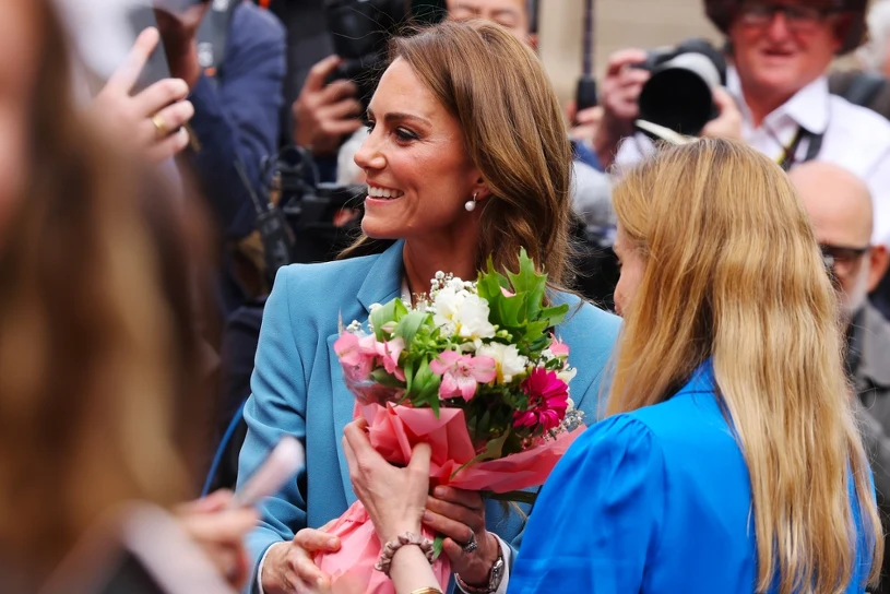 Kate Middleton w pudrowym błękicie. Pojawiła się we Włoszech bez Williama