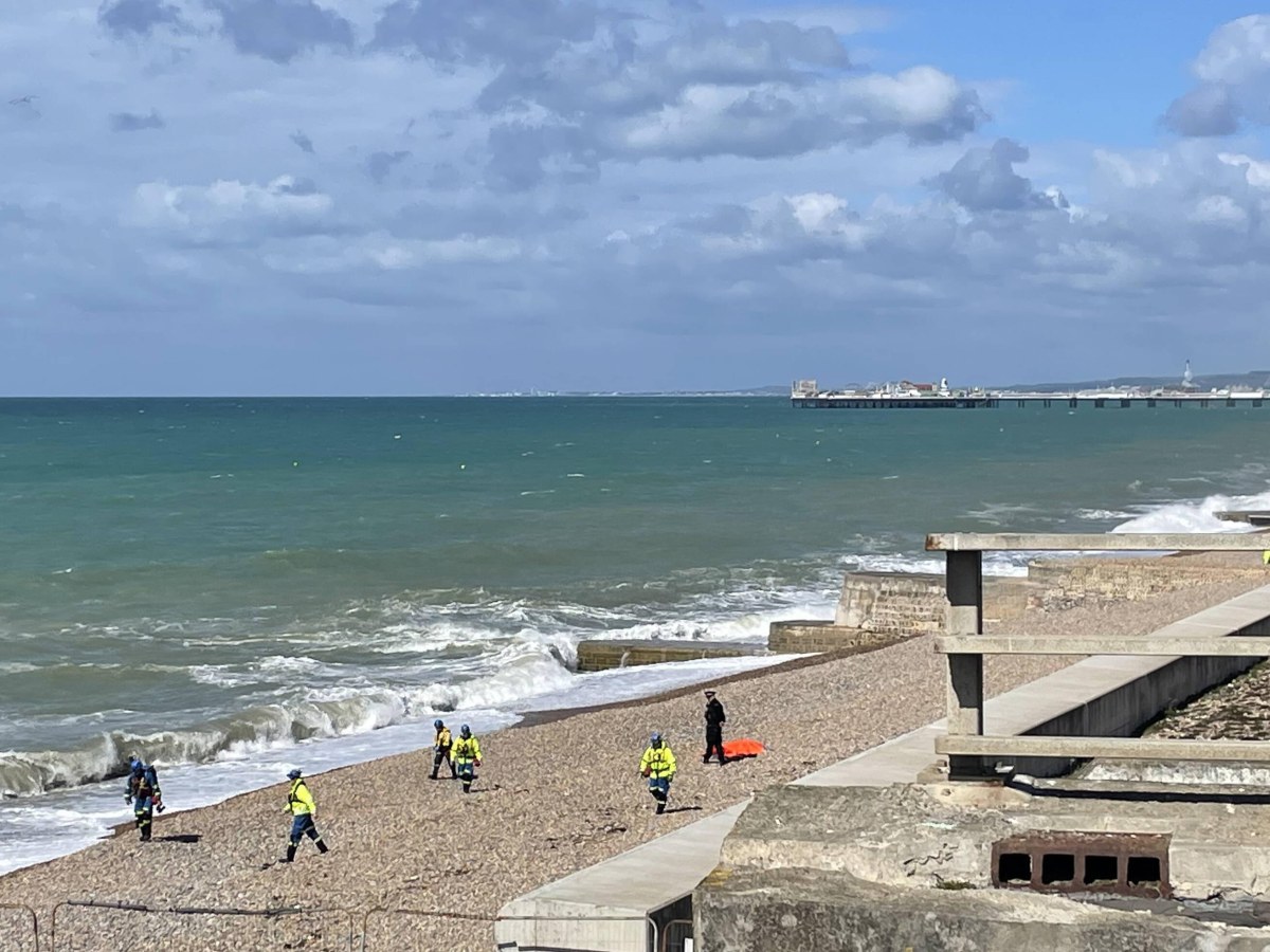 Ciała trzech młodych kobiet dryfowały w morzu. Tragedia na plaży w Brighton