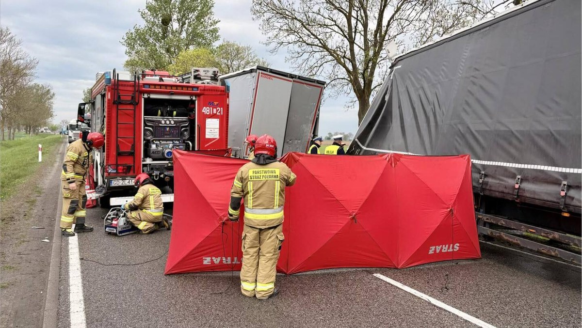 Tragedia na drodze. Jedna osoba zginęła w zderzeniu ciężarówek