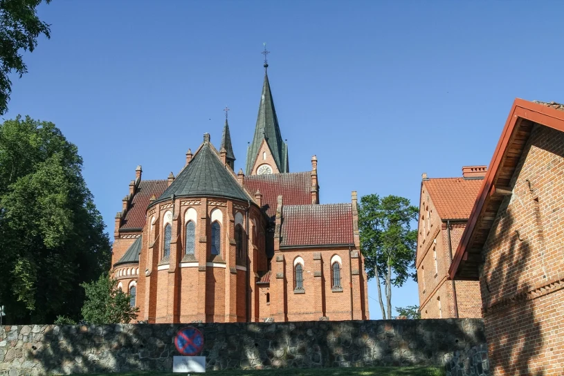 Wierni protestują przeciw farmie fotowoltaicznej. Parafia musiała się tłumaczyć