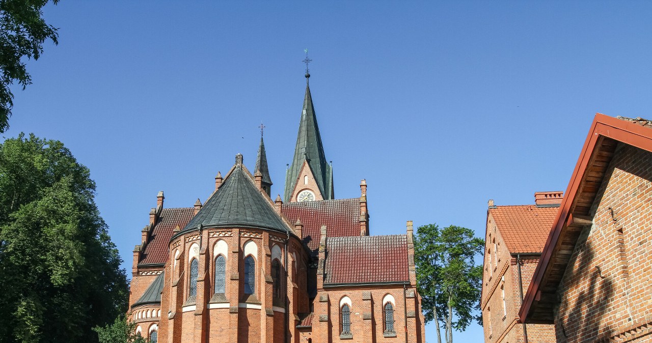 Wierni protestują przeciw farmie fotowoltaicznej. Parafia musiała się tłumaczyć