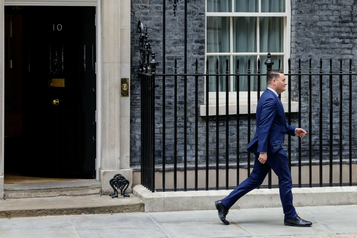 Brytyjski minister zdrowia Wes Streeting złożył rezygnację. Polityk, który od dawna wymieniany jest jako jeden z głównych kandydatów do objęcia przywództwa w Partii Pracy, zdecydował się odejść ze stanowiska, motywując swoją decyzję utratą zaufania do premiera Keira Starmera.