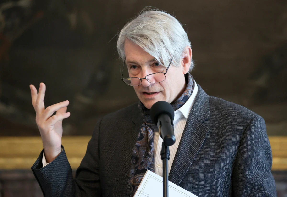 Paweł Jaskanis - dyrektor Muzeum Pałacu Króla Jana III w Wilanowie - został odwołany z funkcji. To pokłosie zorganizowanego na dziedzińcu muzeum koncertu muzyki techno. Informację o odwołaniu Jaskanisa przekazał wiceminister kultury Maciej Wróbel. 