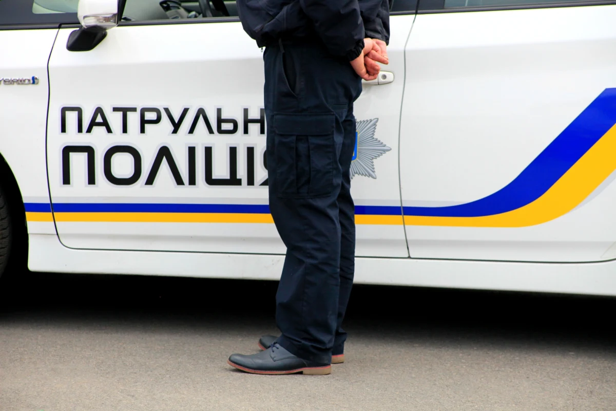 ​W jednej z miejscowości na Zakarpaciu na Ukrainie zidentyfikowano rodzinę wychowującą 13 dzieci, które nigdy nie uczęszczały do szkoły ani przedszkola. Sprawa poruszyła lokalne władze oraz służby, które wszczęły postępowanie wyjaśniające. Dzieci nie tylko nie posiadają podstawowej wiedzy, ale część z nich wymaga natychmiastowej pomocy medycznej.