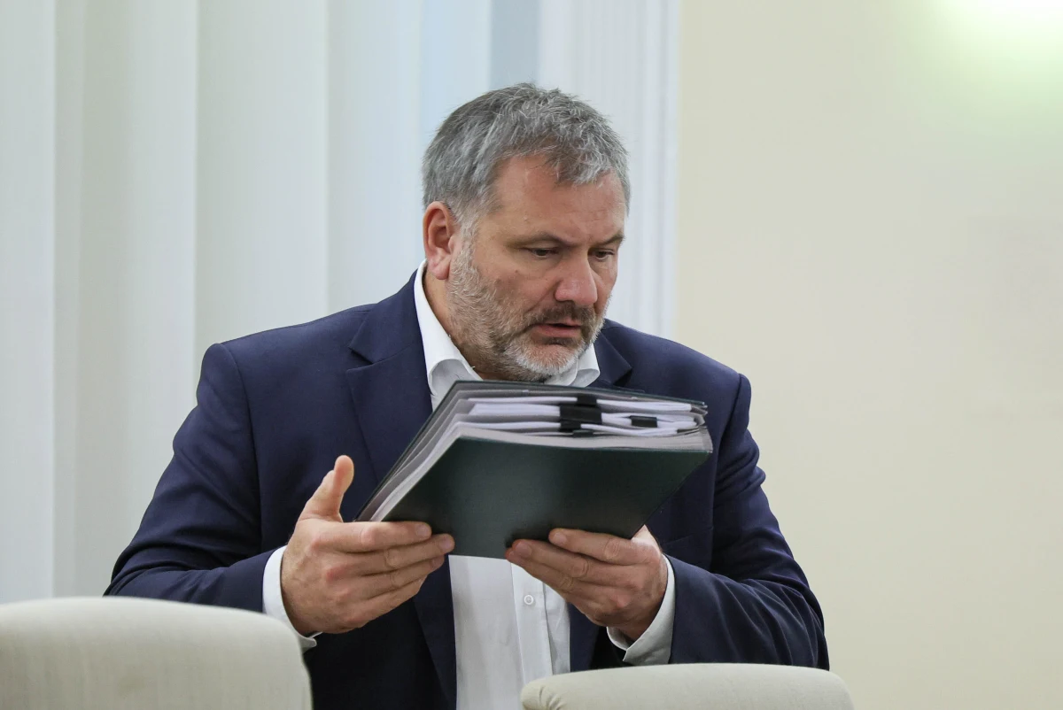 Prokuratura przygotowała już wniosek o ekstradycję byłego ministra sprawiedliwości Zbigniewa Ziobry, który obecnie przebywa w Stanach Zjednoczonych. Rozpoczęcie procedury zależy jednak od decyzji Sądu Okręgowego w Warszawie w sprawie zażalenia na tymczasowy areszt. Minister sprawiedliwości, prokurator generalny Waldemar Żurek przyznał, że gdyby było postanowienie sądu, to można byłoby rozpocząć procedury.