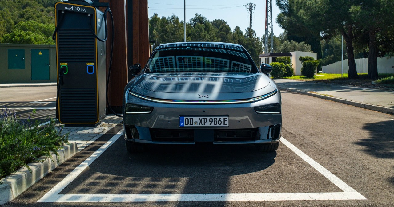 Xpeng P7+ ma 530 km zasięgu i ładuje się w 12 minut. Nie zdążyłem zamówić hot-doga