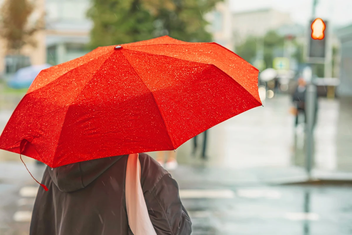 Pogoda w weekend przyniesie typowo wiosenną aurę. Nie zabraknie zarówno chwil ze słońcem, jak i przelotnych opadów deszczu, a także burz. Sprawdź szczegóły prognozy pogody Instytutu Meteorologii i Gospodarki Wodnej na sobotę i niedzielę - 16 i 17 maja. 