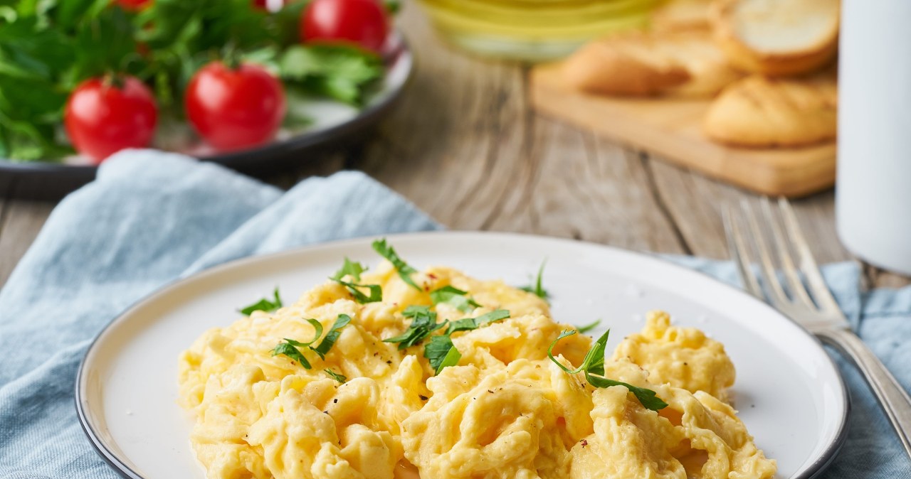Te składniki psują całą jajecznicę. Przez nie cholesterol szybuje w górę