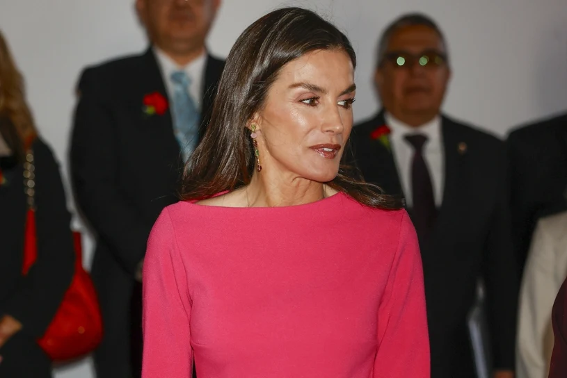 Barbiecore wraca do łask. Królowa Letizia postawiła na intensywny róż