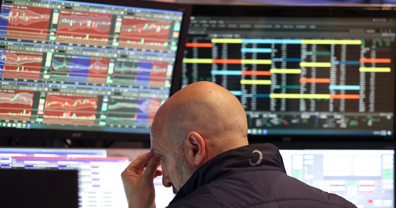 Wall Street krwawi, ropa drożeje. Rośnie niepokój przed weekendem