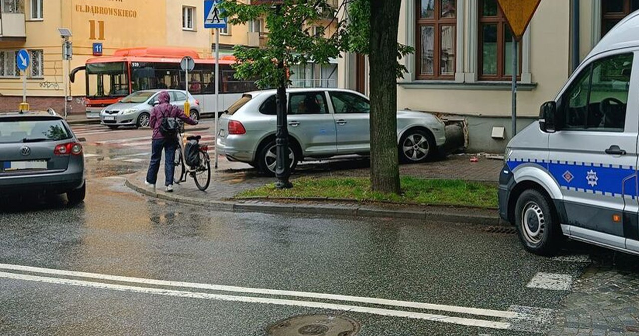 Mając 3 promile, wjechał Porsche w budynek. Wyrok zapadł w 48 godzin
