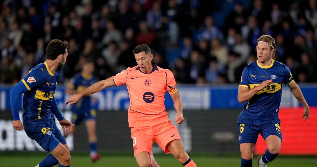 Robert Lewandowski odchodzi z FC Barcelona. Świat piłki reaguje [NA ŻYWO]