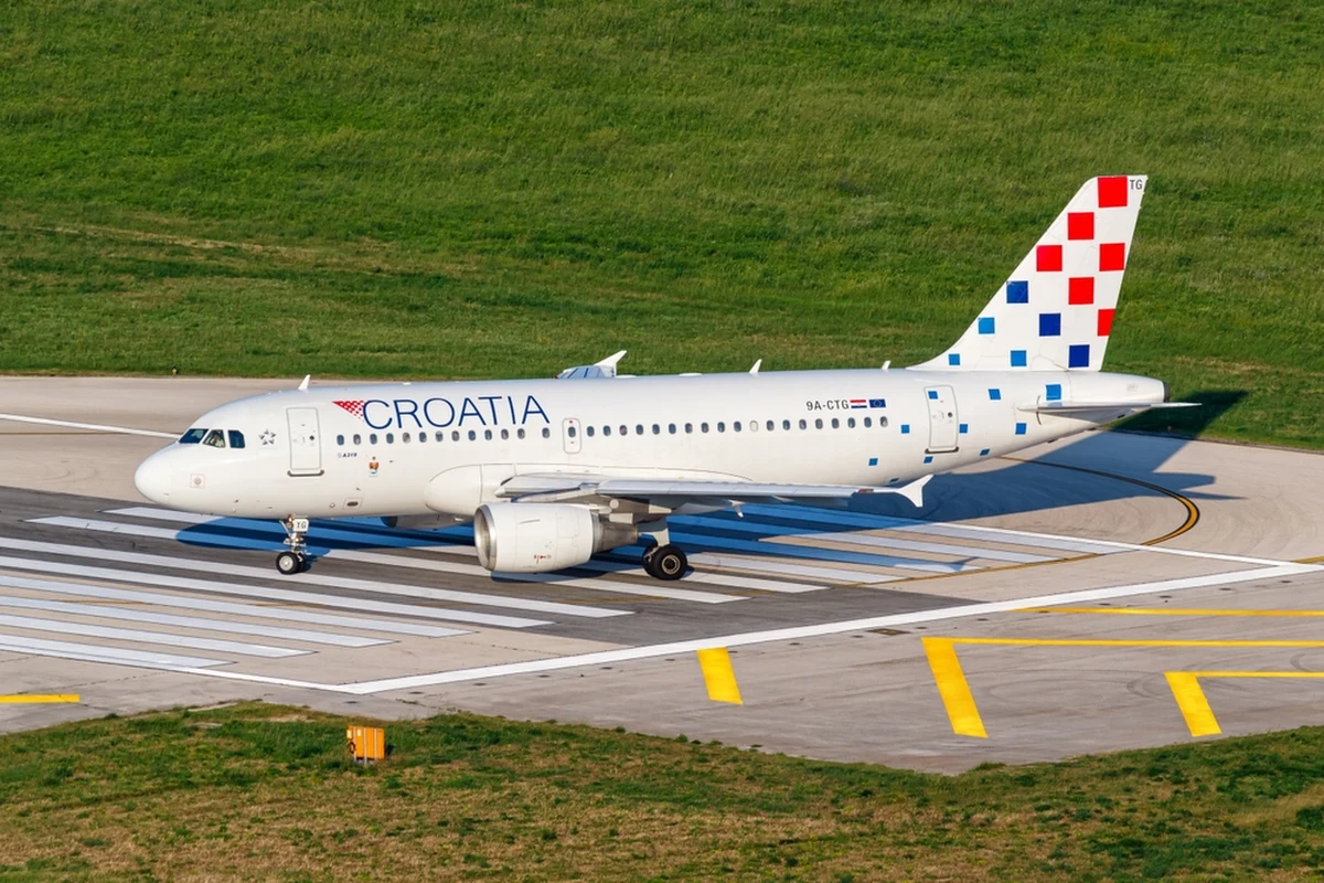 W sobotę, 16 maja, na lotnisku w Splicie doszło do poważnego incydentu z udziałem Airbusa A220-300 linii Croatia Airlines. Samolot, wykonujący rejs do Frankfurtu, po przerwanym starcie wyjechał z pasa startowego. Na pokładzie było 130 pasażerów i 5 członków załogi. Na szczęście skończyło się na strachu.