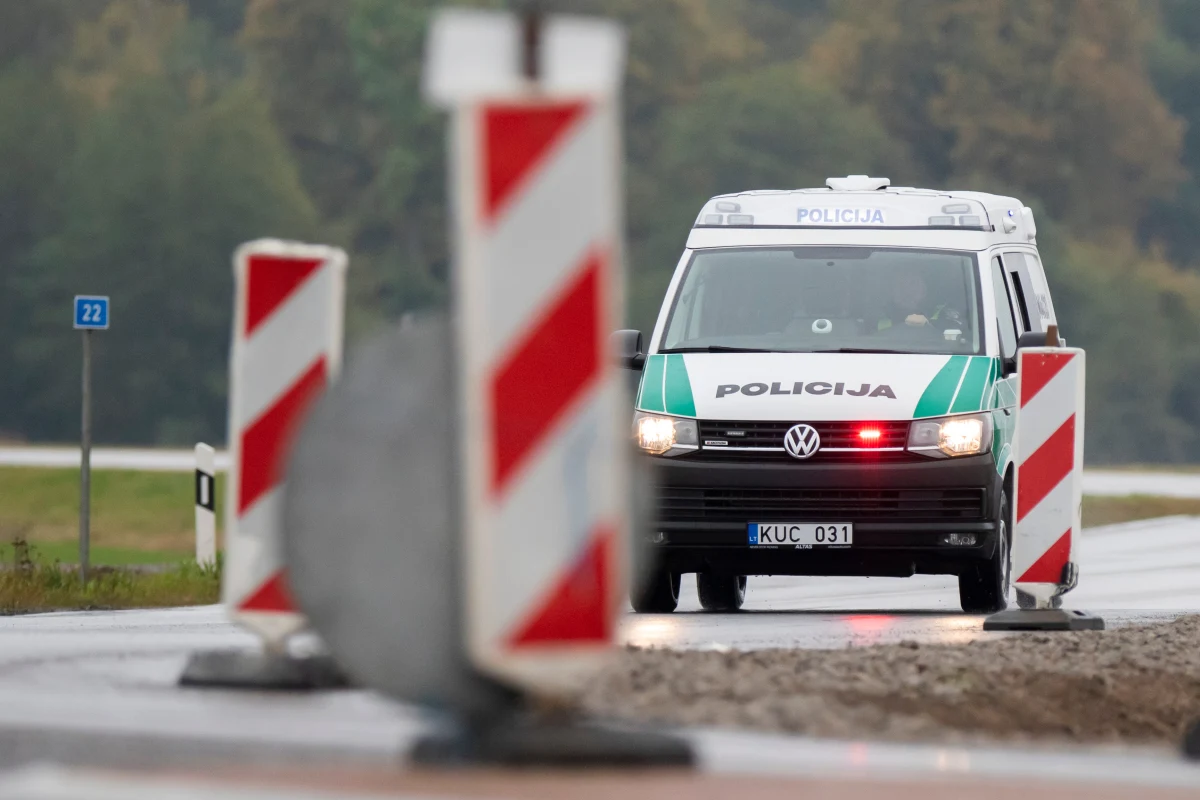 Szczątki drona wojskowego znaleziono w niedzielę na polu w rejonie uciańskim na wschodzie Litwy. Jest to najprawdopodobniej bezzałogowiec produkcji ukraińskiej - wskazuje Vilmantas Vitkauskas, szef litewskiego Narodowego Centrum Zarządzania Kryzysowego (NKVC). Do podobnego incydentu na Litwie doszło w marcu.