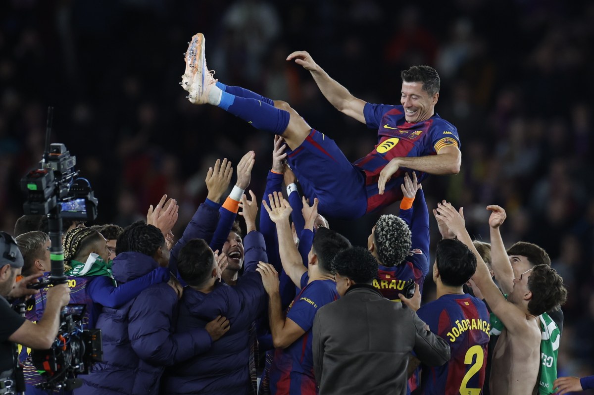 Szpaler, okrzyki i owacje na Camp Nou. Wzruszające pożegnanie Lewandowskiego