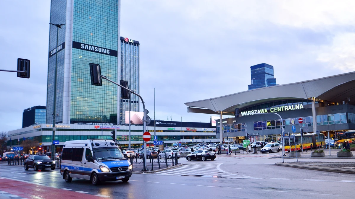 ​W poniedziałek w Warszawie przeprowadzone zostaną testy techniczne syren alarmowych. Krótki, pięciosekundowy sygnał usłyszą mieszkańcy sześciu lokalizacji znajdujących się na terenie pięciu dzielnic stolicy. 