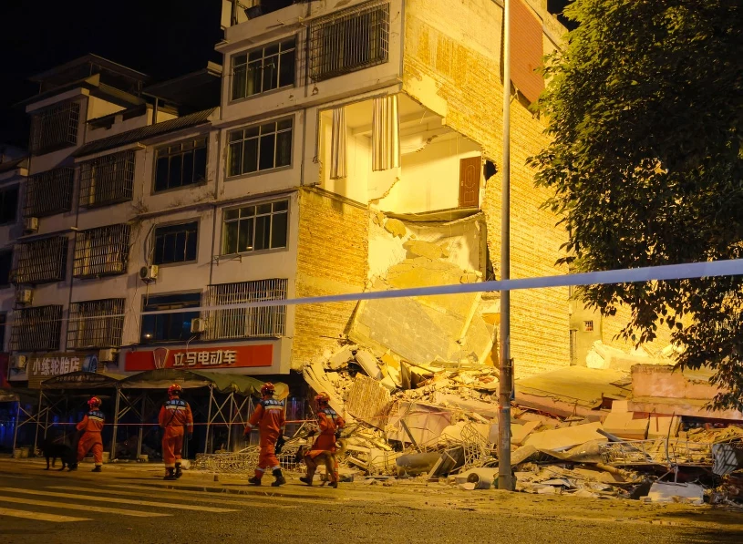 Trzęsienie ziemi w Chinach. Nie żyje małżeństwo, ewakuowano tysiące osób