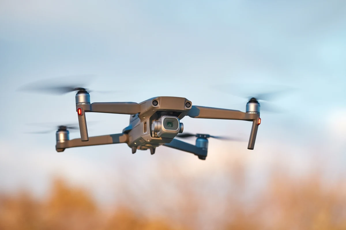 Dobry dron to nie tylko gadżet, ale realne możliwości nagrywania i fotografowania z powietrza. Jakość kamery, stabilność lotu i łatwość sterowania mają kluczowe znaczenie. Sprawdź, jakie propozycje dla Ciebie przygotowaliśmy i wybierz dron dostosowany do Twoich potrzeb!