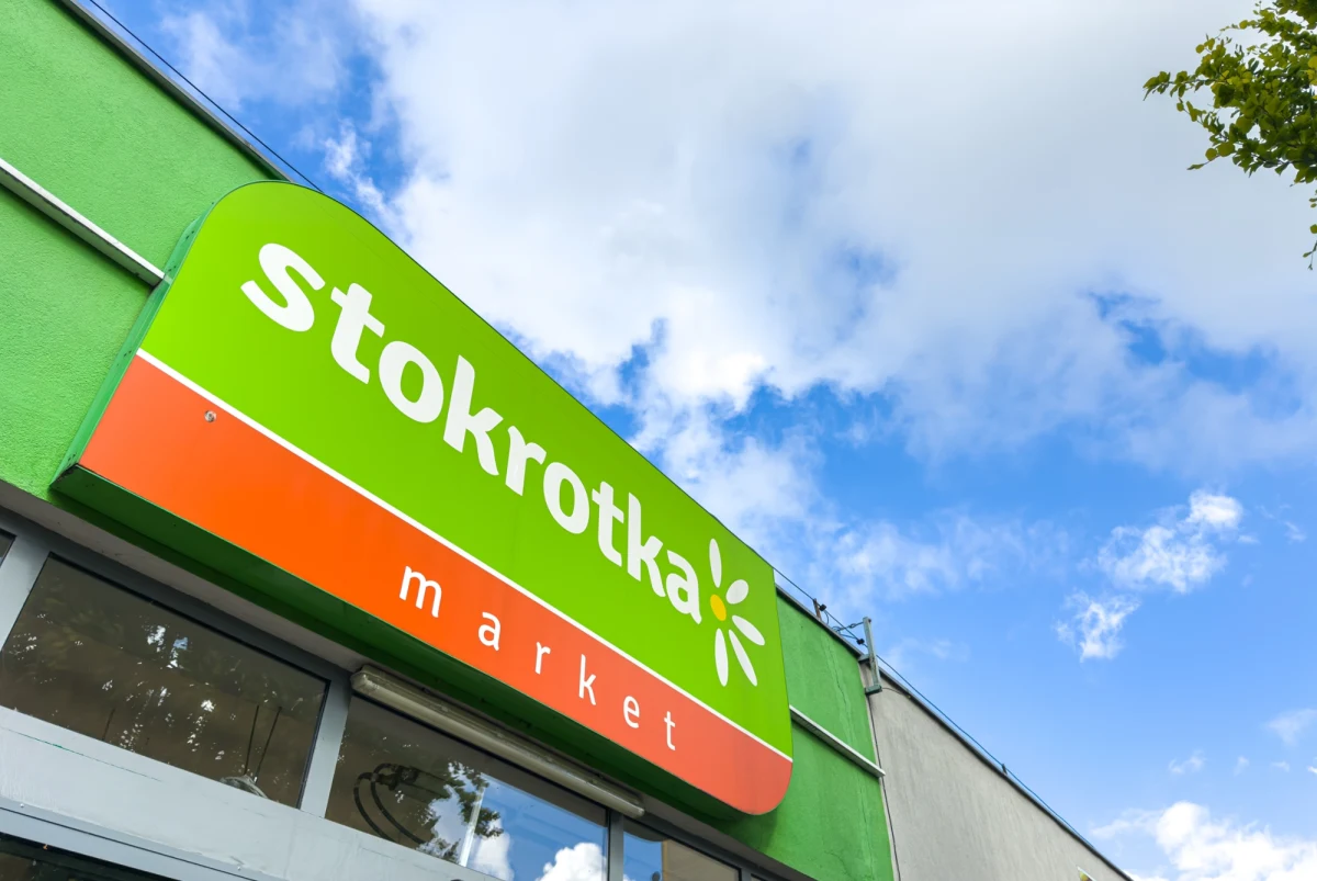 W litewskiej Maxima Grupe doszło do zmian dotyczących sieci sklepów Stokrotka. Grupa zdecydowała się na sprzedanie udziałów właściciela Stokrotki w ramach restrukturyzacji – podają wiadomoscihandlowe.pl.