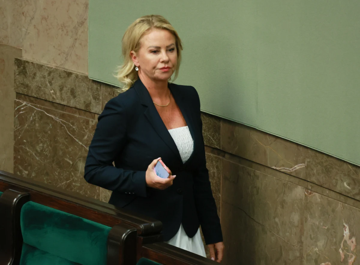 Politycy klubu parlamentarnego Centrum oczekują wyjaśnień od posłanki Izabeli Bodnar w sprawie zatrzymania jej męża przez policję - dowiedział się dziennikarz RMF FM Kacper Wróblewski. Maciej B. usłyszał zarzuty w sprawie dotyczącej inwigilacji dolnośląskich samorządowców, za co grozi mu do 10 lat więzienia.