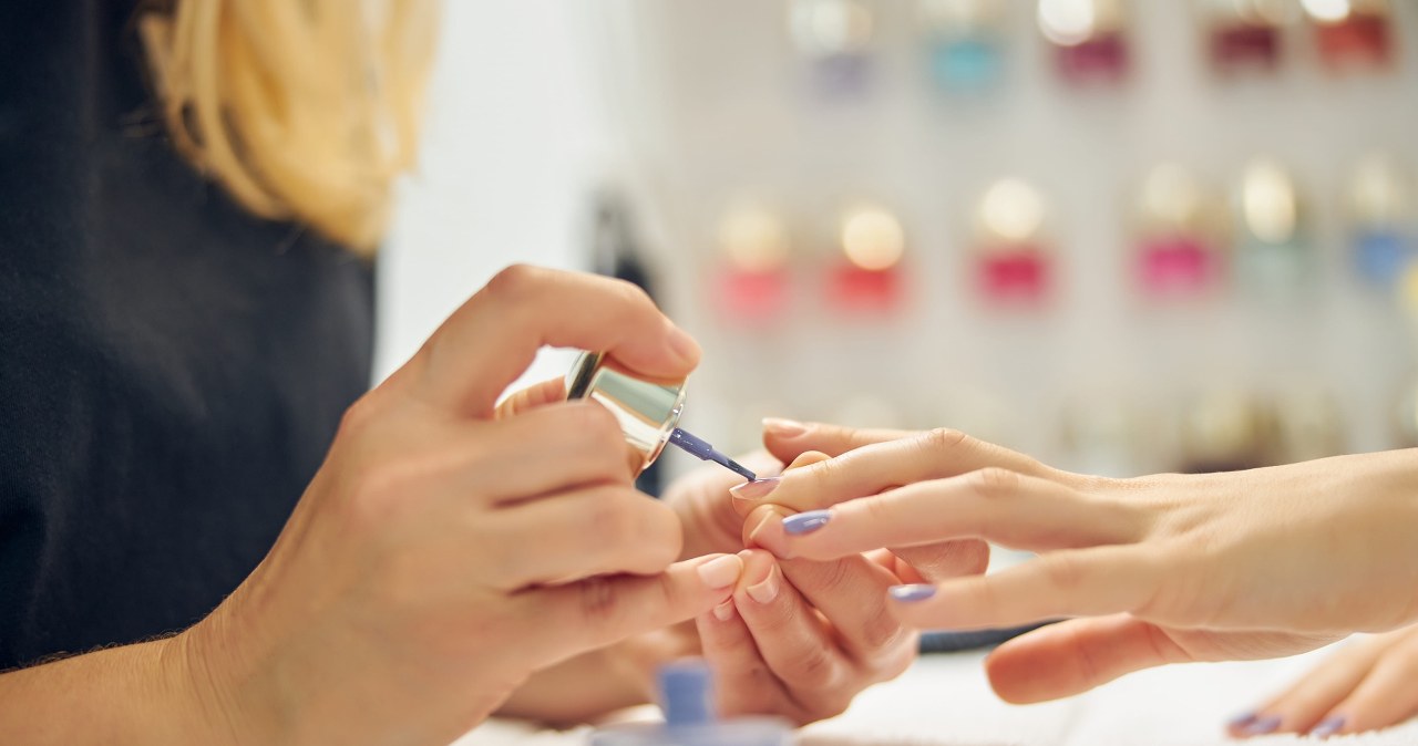 Klasyczny french jest już passe. Taki manicure będzie hitem lata 2026