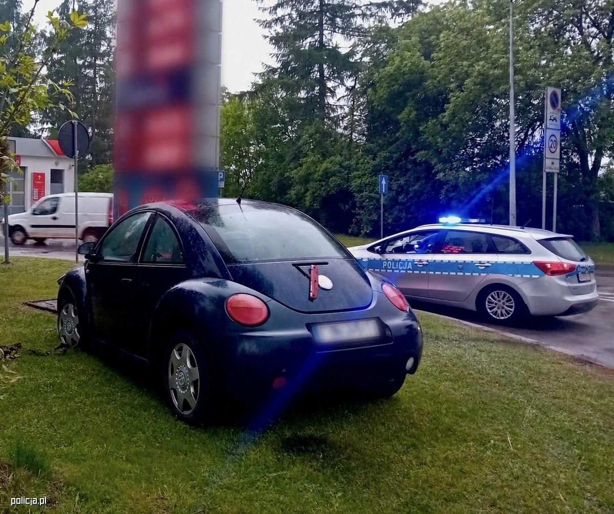 Uderzyła w pylon stacji paliw i zaczęła uciekać. Po alkoholu miała ciężką nogę