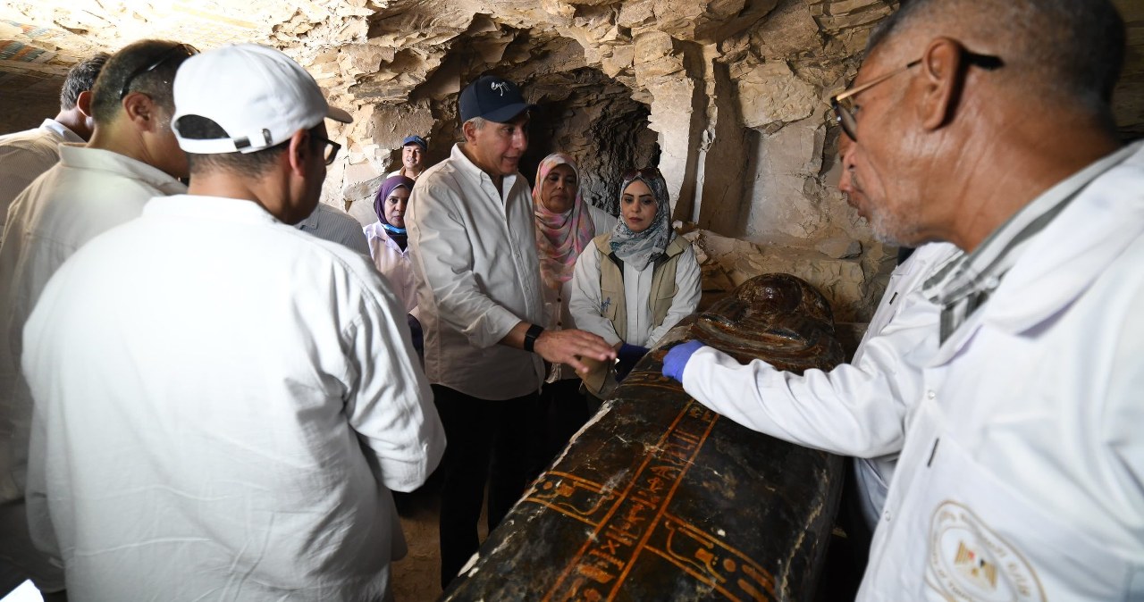 Sekrety starożytnych Teb. Archeolodzy odkryli trumny i "skrytkę" mumii