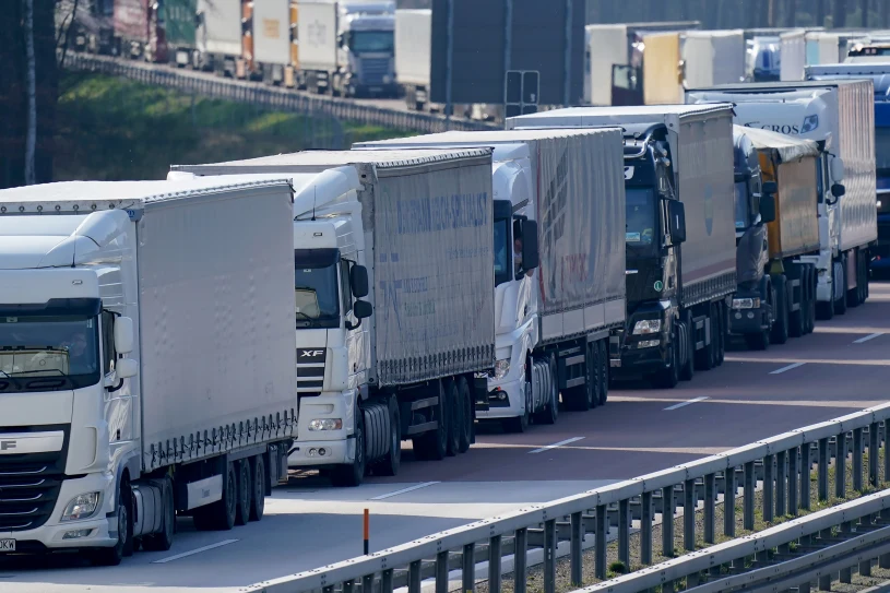 Ciężarówki giganty wyjadą na drogi. Unia szykuje zmiany w transporcie