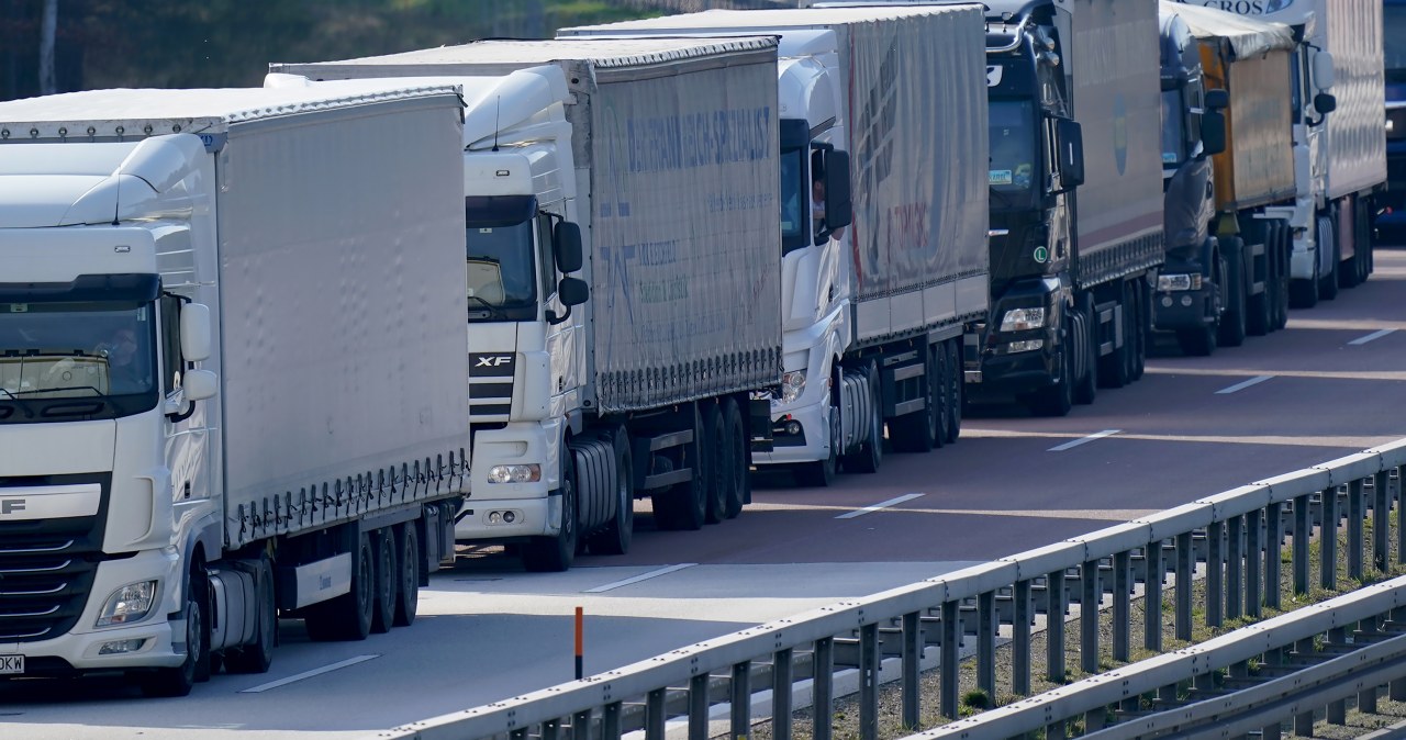 Ciężarówki giganty wyjadą na drogi. Unia szykuje zmiany w transporcie
