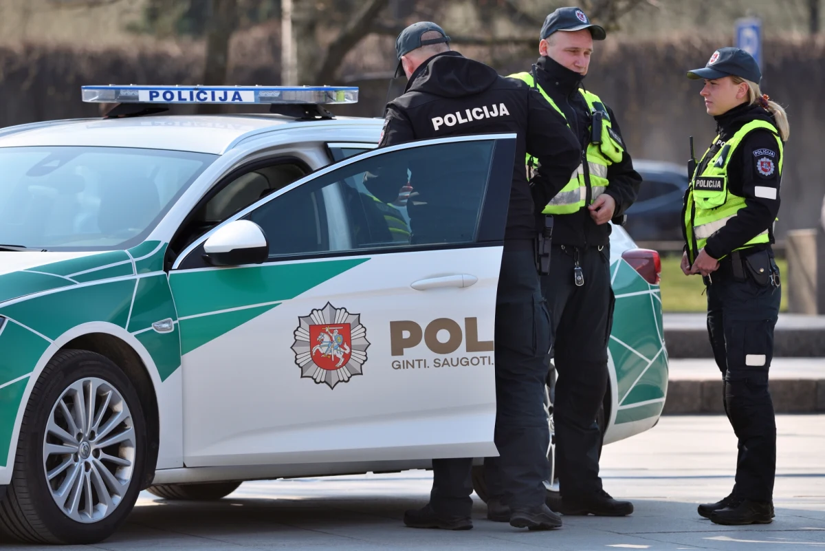 Dron, który w niedzielę wieczorem rozbił się na Litwie zawierał ładunek wybuchowy – poinformowała lokalna policja. Służby podjęły decyzję o natychmiastowej neutralizacji materiałów na miejscu. Jak przekazano, odległość od najbliższego gospodarstwa do miejsca upadku bezzałogowca wynosi około 300 metrów.