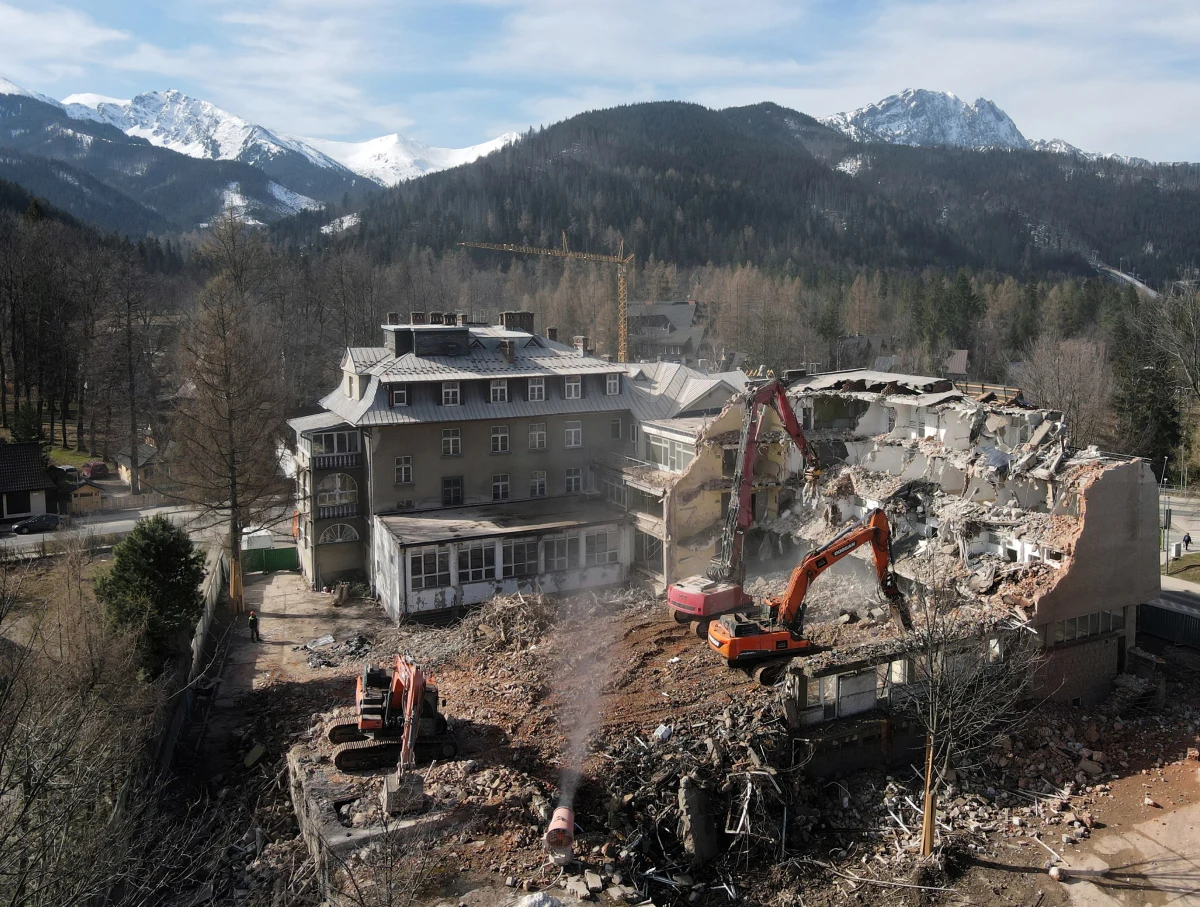 Józef Wojciechowski, założyciel firmy J.W. Construction, kupił historyczny hotel Imperial w Zakopanem - donosi branżowy serwis Hotelarz. Według nieoficjalnych informacji wartość transakcji mogła sięgnąć nawet 36 mln zł. "Chcemy, żeby był to najbardziej luksusowy kompleks w górach" - podkreślił biznesmen.
