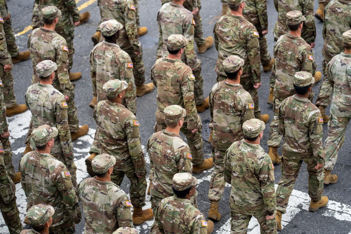 "Decyzja o wycofaniu wojsk jest wynikiem kompleksowego, wielowarstwowego procesu, który uwzględnia stanowiska kluczowych liderów w EUCOM oraz na wszystkich szczeblach dowodzenia" - przekazał korespondentowi RMF FM Pawłowi Żuchowskiemu pełniący obowiązki rzecznika prasowego Pentagonu Joel Valdez.