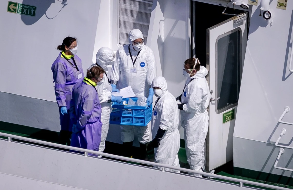 Wzrosła liczba Polaków objętych nadzorem epidemiologicznym z powodu hantawirusa - dowiedział się dziennikarz RMF FM. Są to w sumie cztery osoby, które mogły mieć kontakt z pasażerami wycieczkowca, na którym wykryto ognisko groźnej choroby.