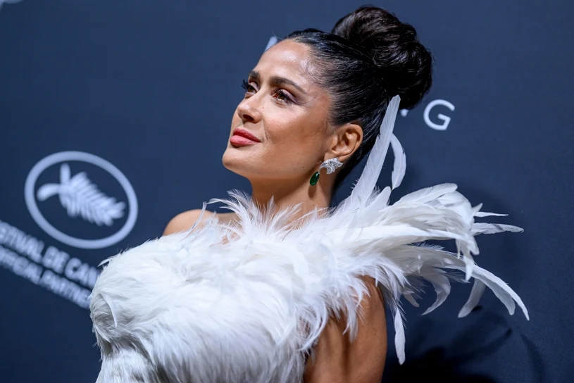 Salma Hayek udowadnia, iż wiek to tylko liczba. Gwiazda błyszczała w Cannes