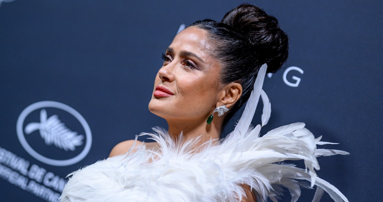 Salma Hayek udowadnia, iż wiek to tylko liczba. Gwiazda błyszczała w Cannes