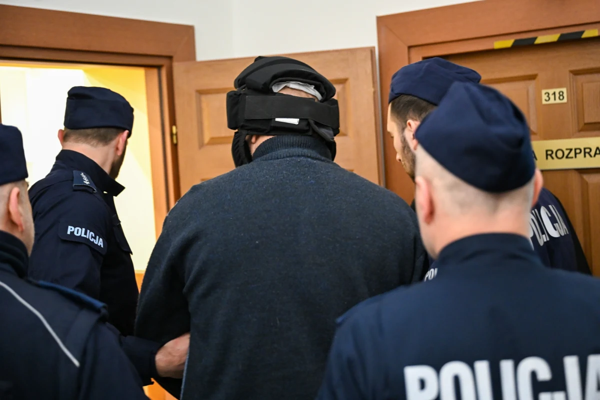Dwaj biegli psychiatrzy orzekli, że po przeprowadzeniu jednorazowego badania w warunkach ambulatoryjnych nie są w stanie wydać jednoznacznej opinii w sprawie poczytalności byłego już funkcjonariusza SOP. Jest on podejrzany o zabójstwo swojej 4-letniej córeczki i usiłowanie zabójstwa swojej żony, syna oraz teściów w styczniu tego roku w Ustce (Pomorskie).