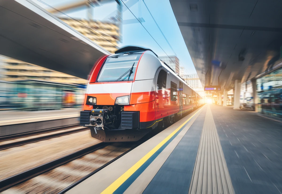 Jeszcze w tym roku ogłoszony zostanie przetarg na zakup pociągów AeroExpress (AEX), które mają obsługiwać trasę Warszawa - nowe lotnisko - Łódź. O tych planach poinformowała Spółka Centralny Port Komunikacyjny.