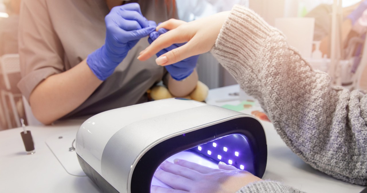 Ten manicure robi furorę. Kobiety pokochały efekt „galaretki”