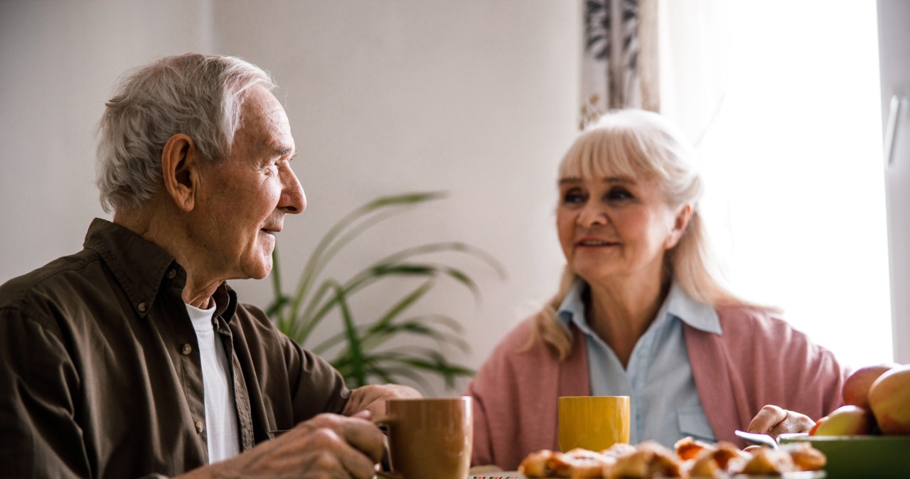 Seniorzy często ograniczają to z myślą o zdrowiu. Efekt bywa odwrotny