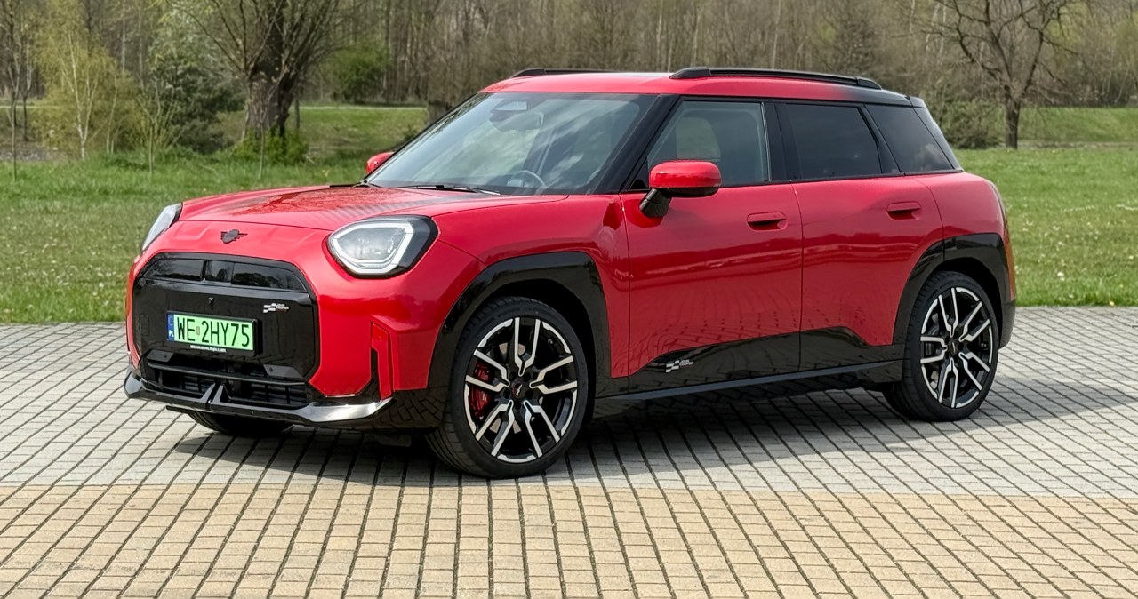 Mini Aceman JCW ma 258 KM i jeździ jak gokart. Czar pryska w trasie