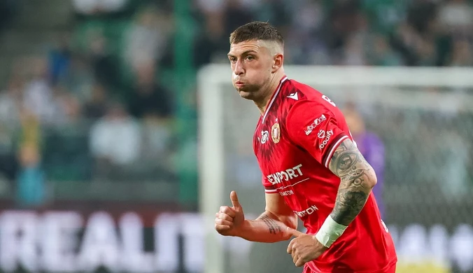Wulgarny gest do kibiców. Jest kara dla gwiazdy Widzewa. Znamy szczegóły