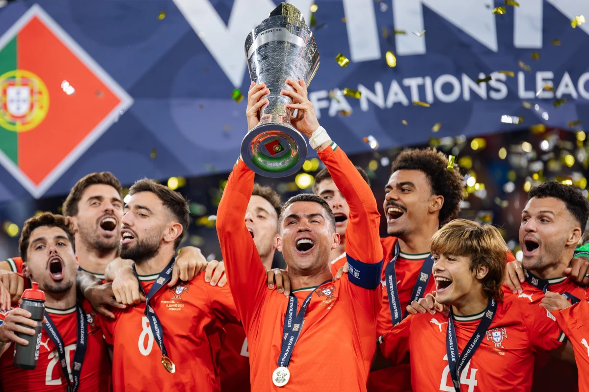 ​UEFA szykuje zmiany w formacie rozgrywek Ligi Narodów. Od sezonu 2028/2029 zamiast czterech dywizji będą trzy. W każdej z nich znajdą się trzy grupy po sześć zespołów. Zmiany zostaną też wprowadzone w kwalifikacjach do mistrzostw świata. 