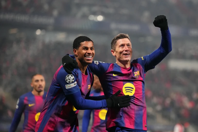 Miłość do Barcelony wygrała. Jednak chce zostać. Zaakceptuje mniejszą pensję