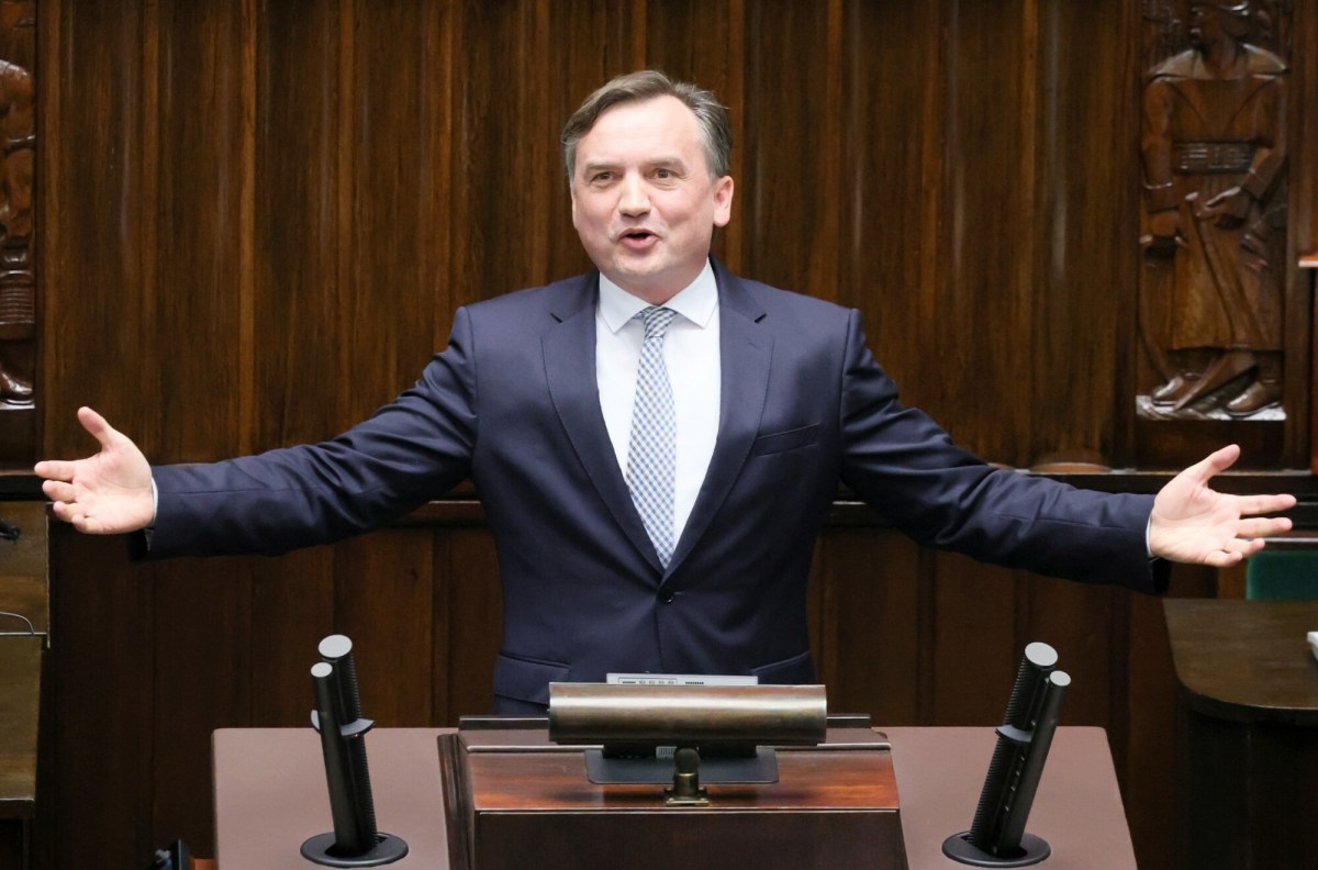 Ziobro wciąż z pozwoleniem na broń. Policja nie może doręczyć zawiadomienia